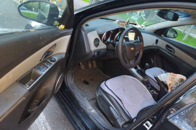 Used Chevrolet Cruze 2013 1.6L SE MT Driver Seat