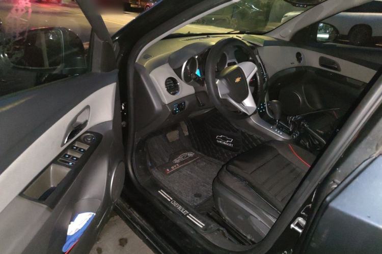 Used Chevrolet Cruze 2013 1.8L SE AT Driver Seat