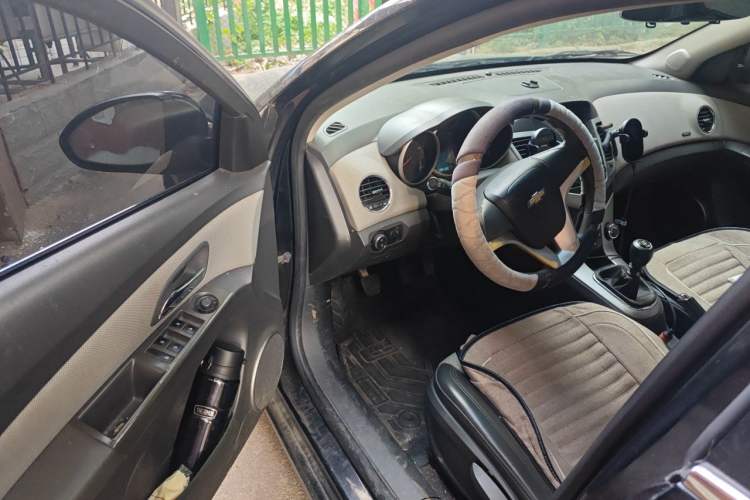 Used Chevrolet Cruze 2013 1.6L SE MT Driver Seat