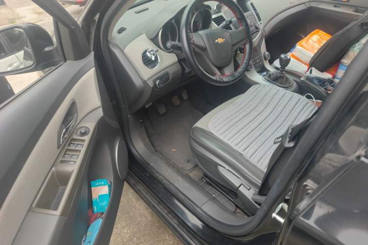 Used Chevrolet Cruze 2013 1.6L SE MT Driver Seat