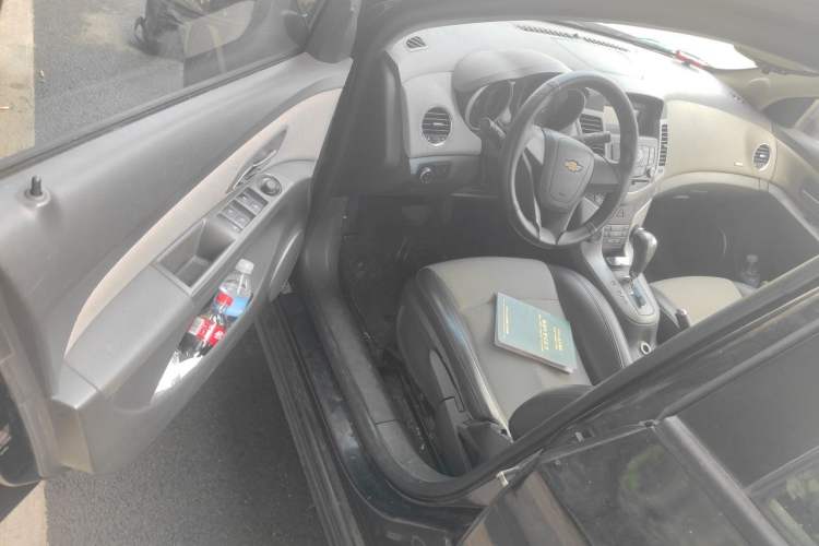 Used Chevrolet Cruze 2013 1.8L SE AT Driver Seat