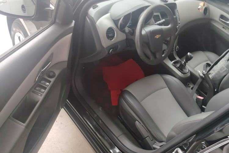 Used Chevrolet Cruze 2013 1.6L SL MT Driver Seat