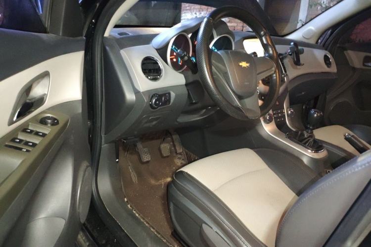 Used Chevrolet Cruze 2013 1.6L SL MT Driver Seat