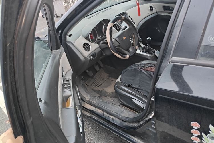 Used Chevrolet Cruze 2013 1.6L SE MT Driver Seat