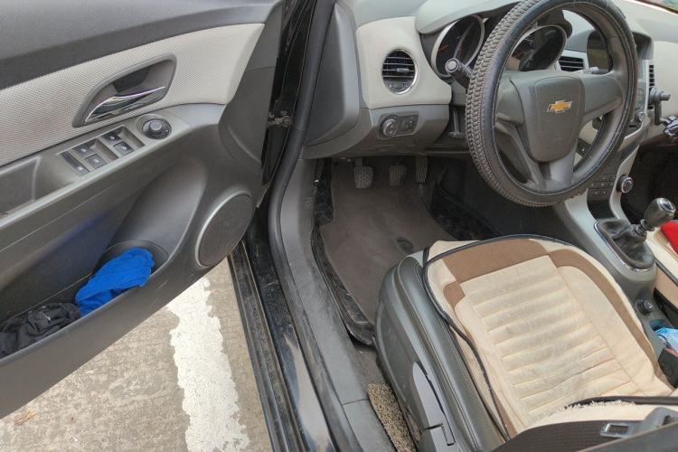 Used Chevrolet Cruze 2013 1.6L SE MT Driver Seat