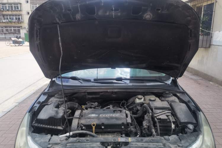 Used Chevrolet Cruze 2013 1.6L SE MT Engine Bay