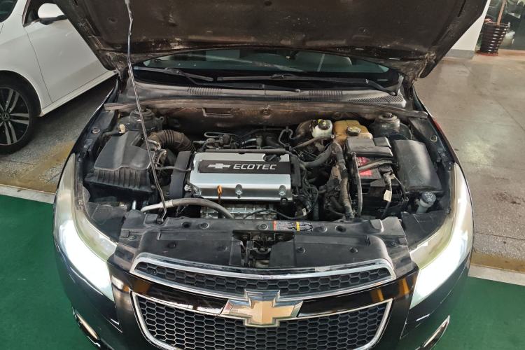 Used Chevrolet Cruze 2013 1.6L SE MT Engine Bay