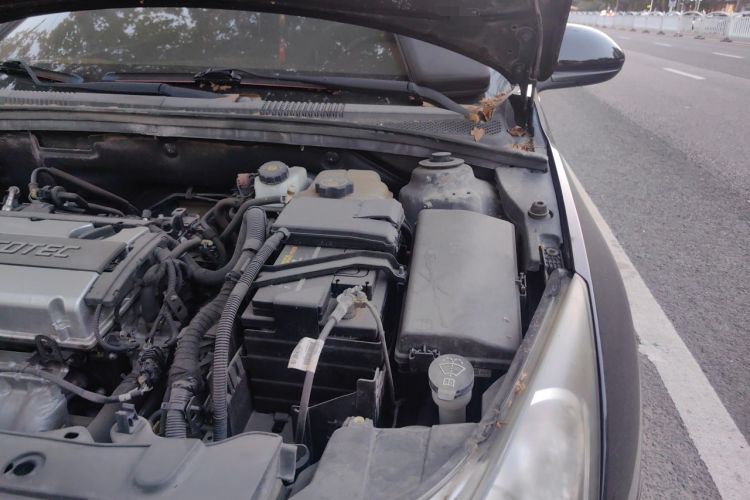 Used Chevrolet Cruze 2013 1.8L SE AT Engine Bay Left