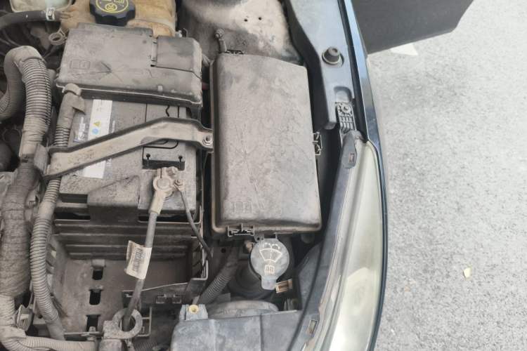 Used Chevrolet Cruze 2013 1.6L SE MT Engine Bay Left