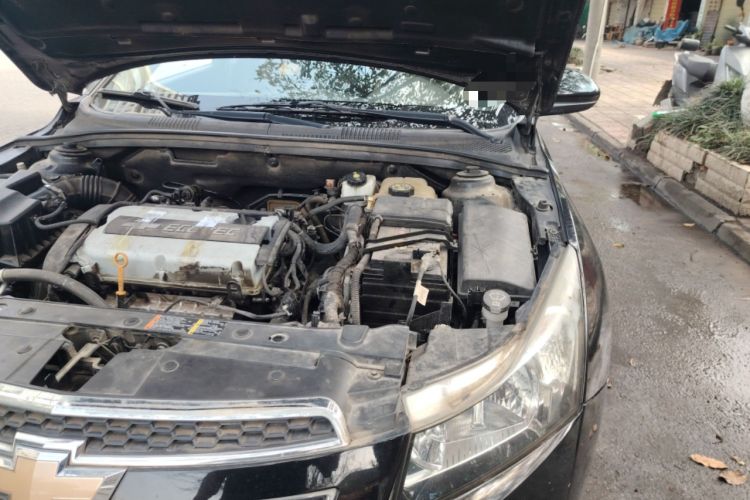 Used Chevrolet Cruze 2013 1.6L SE AT Engine Bay Left
