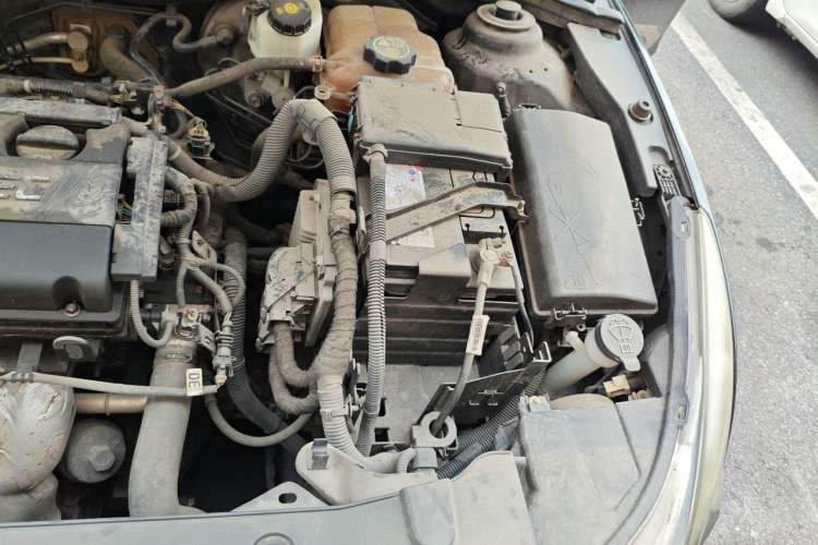 Used Chevrolet Cruze 2013 1.6L SL MT Engine Bay Left
