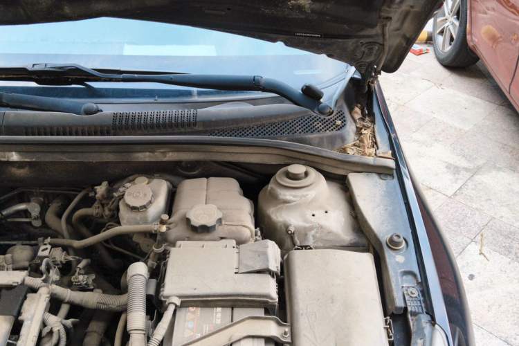 Used Chevrolet Cruze 2013 1.6L SE AT Engine Bay Left