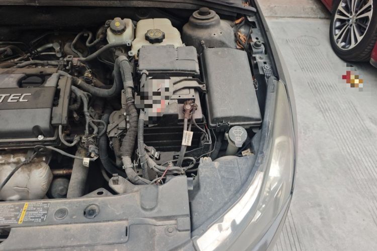 Used Chevrolet Cruze 2013 1.6L SE MT Engine Bay Left