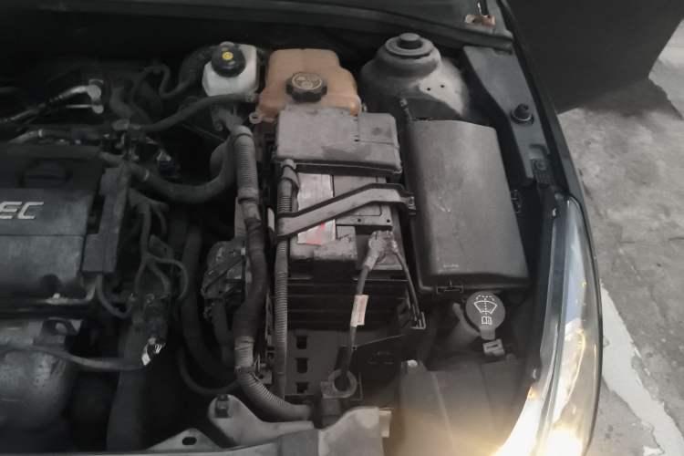 Used Chevrolet Cruze 2013 Hatchback 1.6L Manual Luxury Model Engine Bay Left
