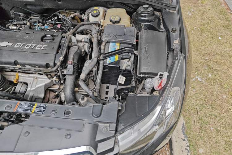 Used Chevrolet Cruze 2013 Hatchback 1.6T Automatic Flagship Model Engine Bay Left
