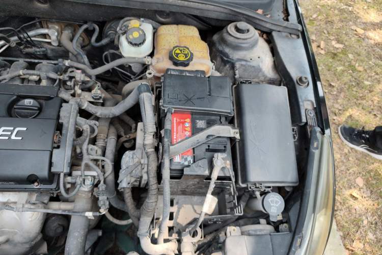 Used Chevrolet Cruze 2013 1.6L SE MT Engine Bay Left