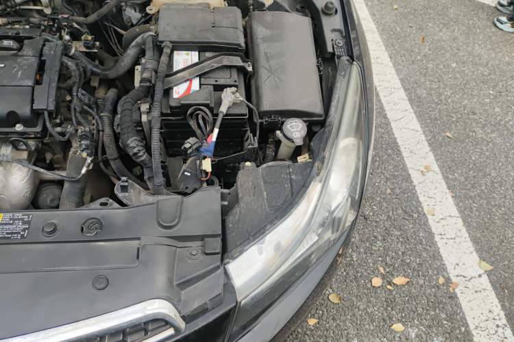 Used Chevrolet Cruze 2013 1.6L SE MT Engine Bay Left