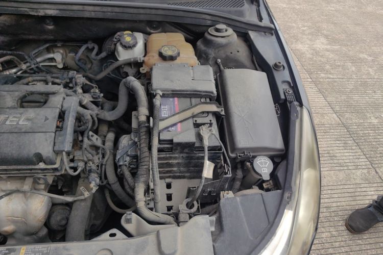 Used Chevrolet Cruze 2013 1.6L SE MT Engine Bay Left