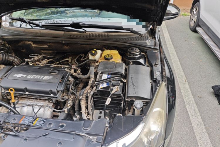 Used Chevrolet Cruze 2013 1.6L SL MT Engine Bay Left
