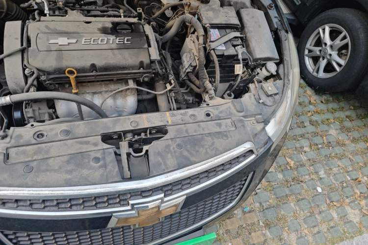 Used Chevrolet Cruze 2013 1.8L SE AT Engine Bay Left