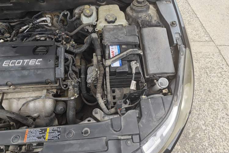 Used Chevrolet Cruze 2013 1.6L SL MT Engine Bay Left
