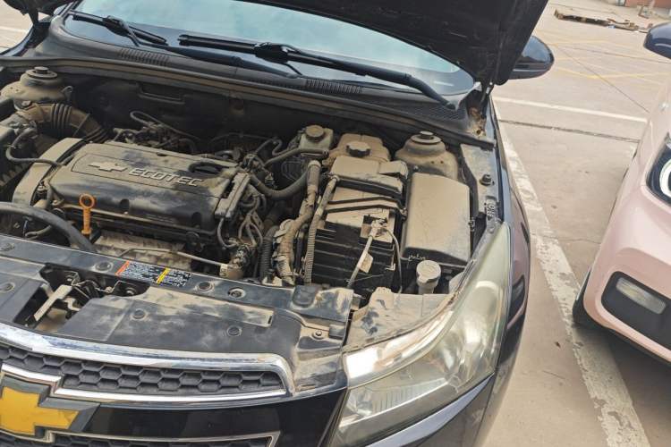 Used Chevrolet Cruze 2013 1.6L SE MT Engine Bay Left