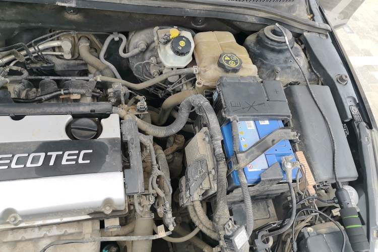 Used Chevrolet Cruze 2013 1.6L SL MT Engine Bay Left