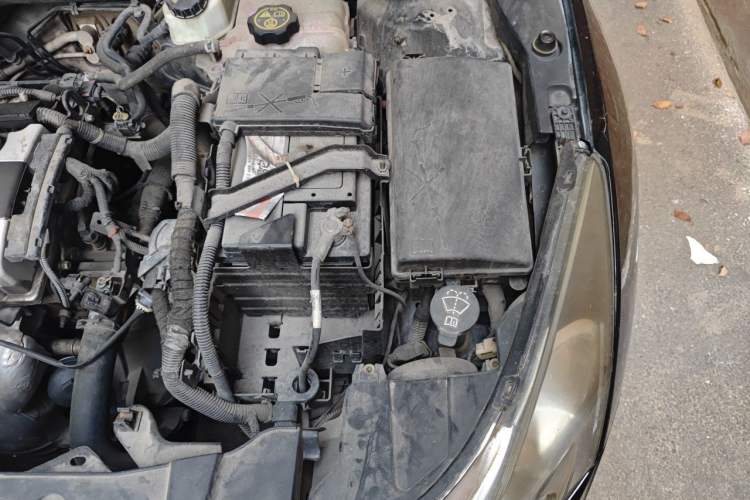 Used Chevrolet Cruze 2013 1.6L SE MT Engine Bay Left
