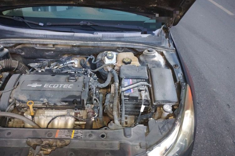 Used Chevrolet Cruze 2013 1.6L SL MT Engine Bay Left