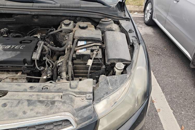 Used Chevrolet Cruze 2013 1.6L SE MT Engine Bay Left