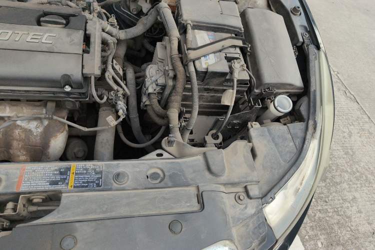 Used Chevrolet Cruze 2013 1.6L SE MT Engine Bay Left