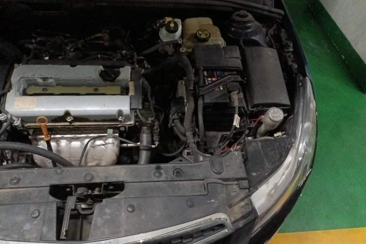 Used Chevrolet Cruze 2013 1.6L SL MT Engine Bay Left