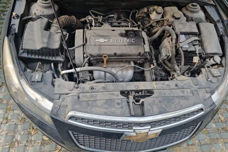 Used Chevrolet Cruze 2013 1.8L SE AT Engine Bay