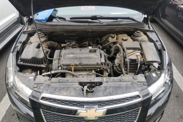 Used Chevrolet Cruze 2013 Hatchback 1.6L Manual Luxury Model Engine Bay