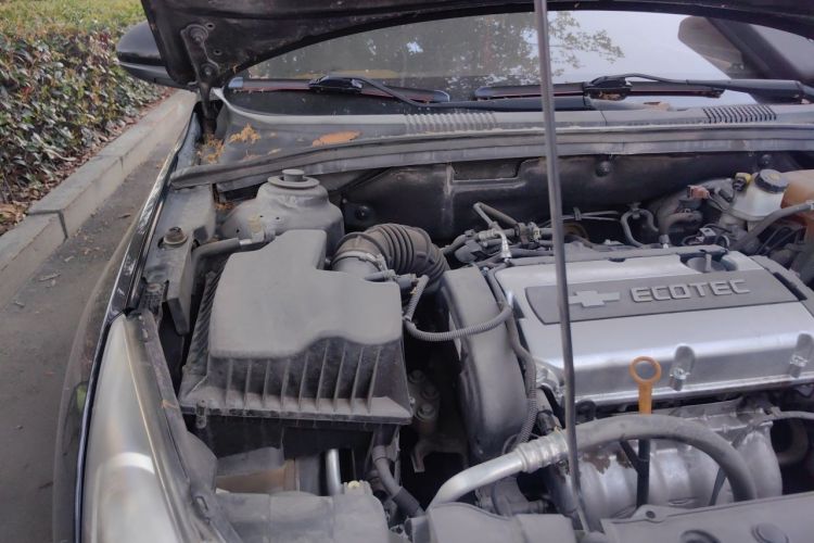 Used Chevrolet Cruze 2013 1.8L SE AT Engine Bay Right