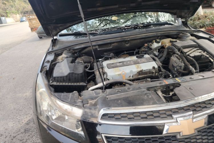 Used Chevrolet Cruze 2013 1.6L SE AT Engine Bay Right