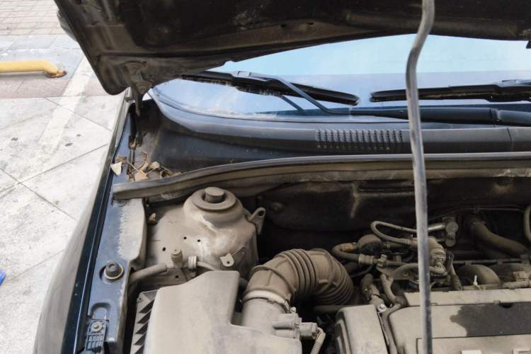 Used Chevrolet Cruze 2013 1.6L SE AT Engine Bay Right