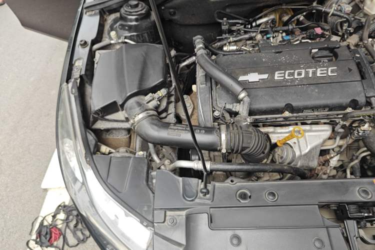 Used Chevrolet Cruze 2013 Hatchback 1.6T Automatic Flagship Model Engine Bay Right