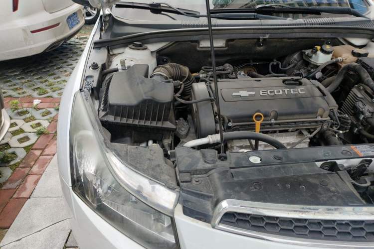 Used Chevrolet Cruze 2013 1.6L SL MT Engine Bay Right