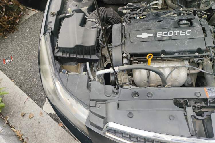 Used Chevrolet Cruze 2013 1.6L SE MT Engine Bay Right