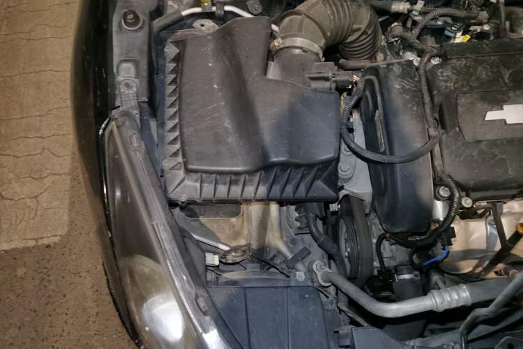 Used Chevrolet Cruze 2013 1.6L SL Sunroof Edition MT Engine Bay Right