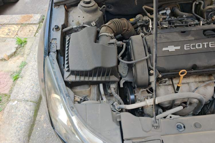 Used Chevrolet Cruze 2013 1.8L SE AT Engine Bay Right