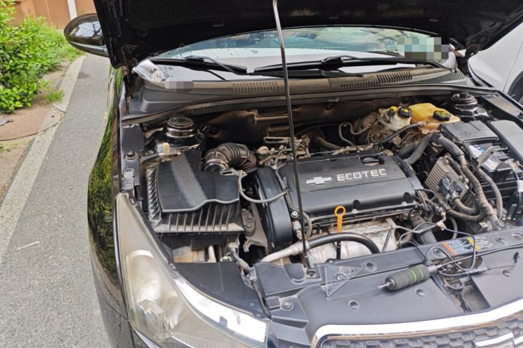 Used Chevrolet Cruze 2013 1.6L SL MT Engine Bay Right