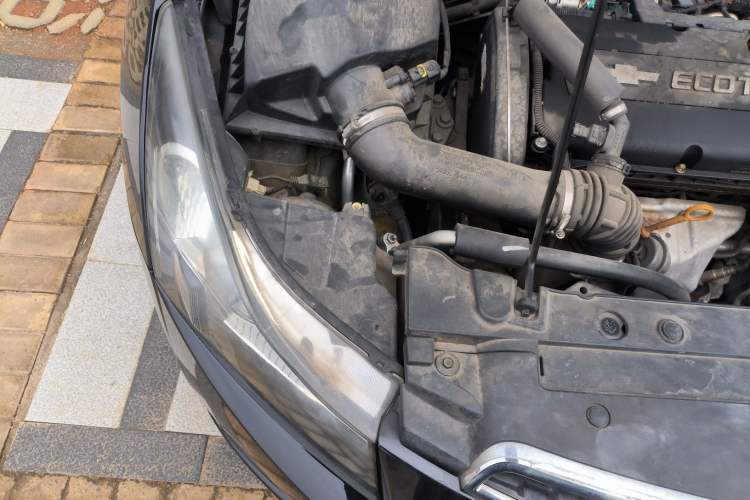 Used Chevrolet Cruze 2013 Hatchback 1.6T Automatic Flagship Model Engine Bay Right