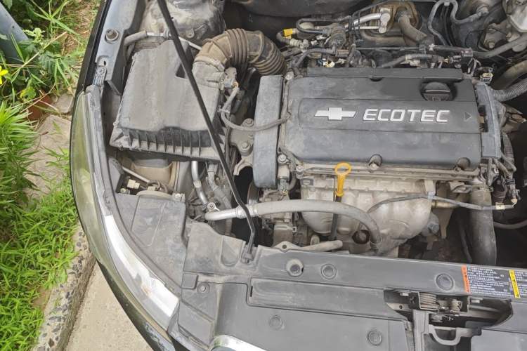 Used Chevrolet Cruze 2013 1.6L SL MT Engine Bay Right