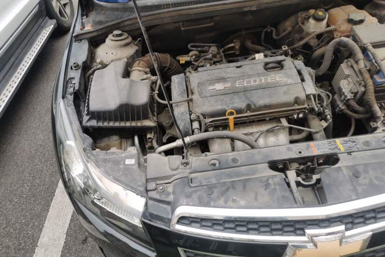 Used Chevrolet Cruze 2013 Hatchback 1.6L Manual Luxury Model Engine Bay Right
