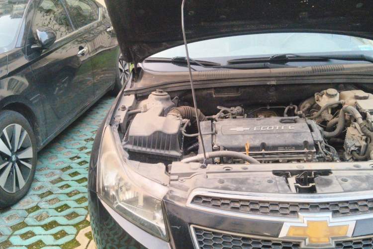 Used Chevrolet Cruze 2013 1.6L SL Sunroof Edition MT Engine Bay Right