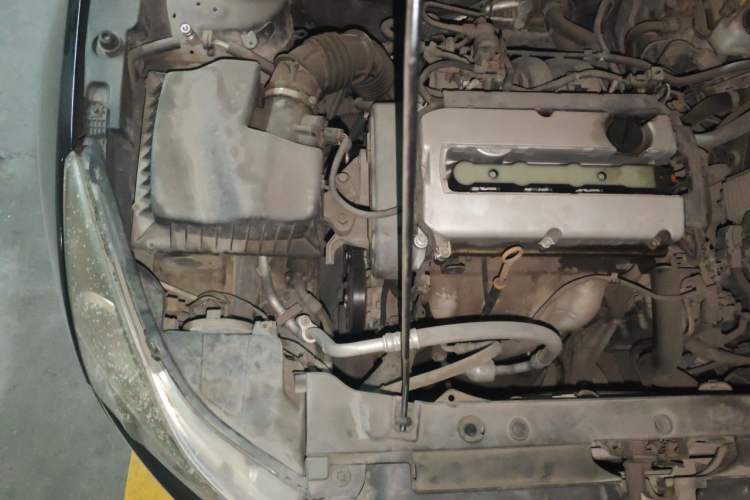 Used Chevrolet Cruze 2013 Hatchback 1.6L Automatic Luxury Model Engine Bay Right