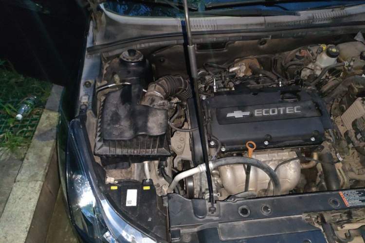 Used Chevrolet Cruze 2013 1.8L SE AT Engine Bay Right