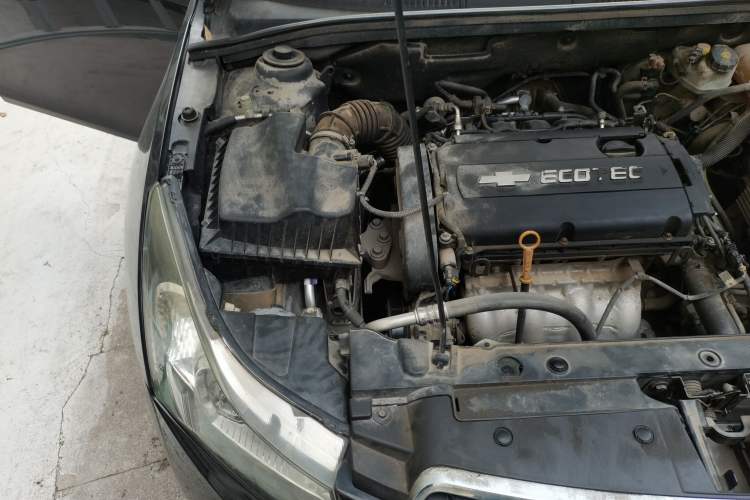 Used Chevrolet Cruze 2013 1.8L SE AT Engine Bay Right